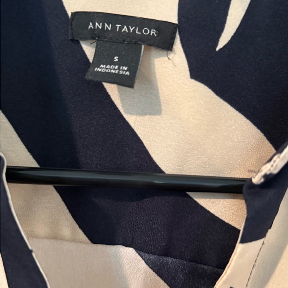 Ann Taylor Black and Cream Blouse - Picture 3 of 6